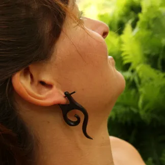 Dřevěné náušnice s tyčkou  | PachaMama.cz