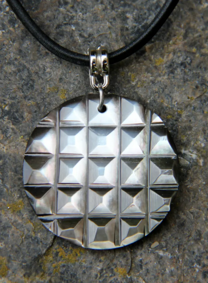 Náhrdelník s perleťovým příveskem   | PachaMama.cz