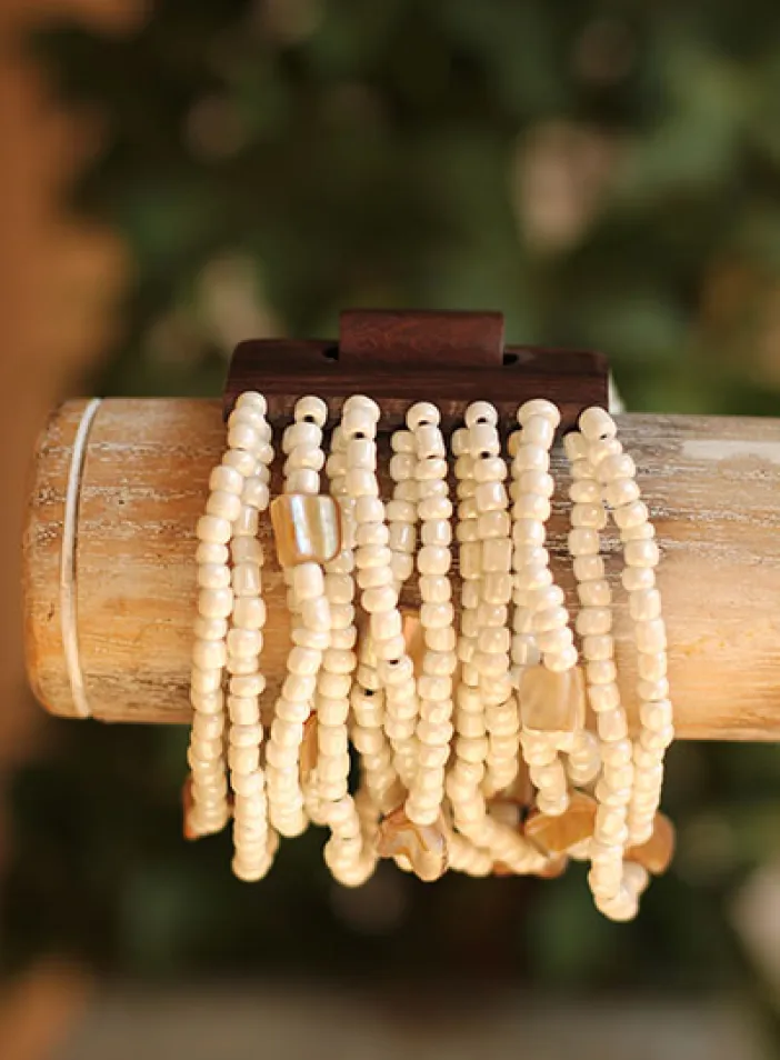 Náramek s dřevěnou přezkou, krémový | PachaMama.cz