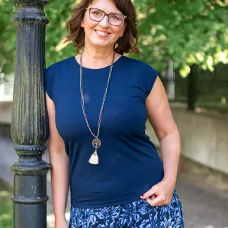 Triko Allure s výstřihem na zádech 