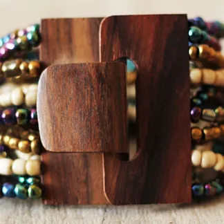 Náramek s dřevěnou přezkou, mix barev | PachaMama.cz