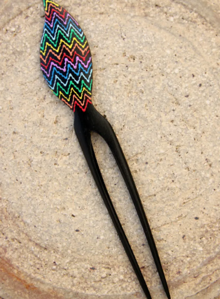 Jehlice dřevěná, duhová, malovaná  | PachaMama.cz