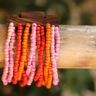 Náramek s dřevěnou přezkou, mix barev | PachaMama.cz