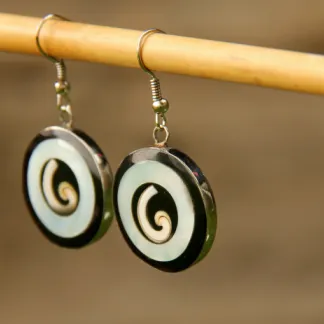 Náušnice z mušloviny a perleti | PachaMama.cz