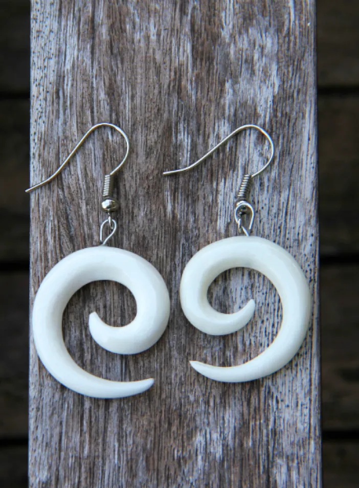 Kostěné náušnice "Small spiral" | PachaMama.cz