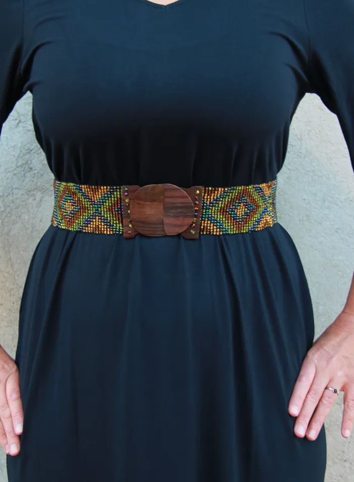 Korálkový opasek s dřevěnou přezkou | PachaMama.cz