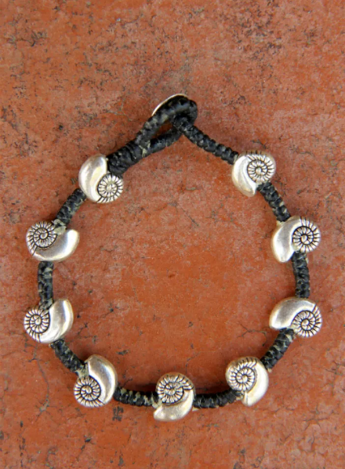 Náramek s kovovými korálky | PachaMama.cz