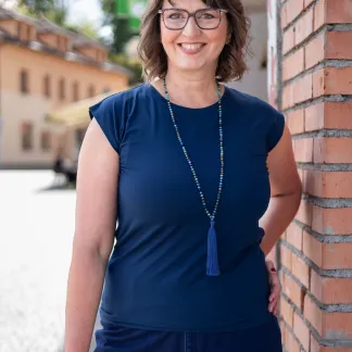 Triko Allure s výstřihem na zádech 