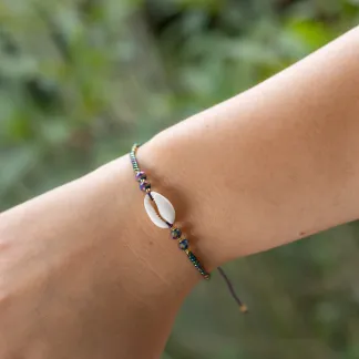 Minimalistický korálkový náramek s mušlí | PachaMama.cz