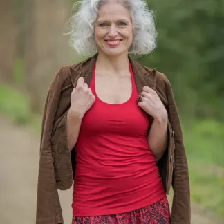 Tílko Lea s všitou braletkou, barva RED WINE | PachaMama.cz