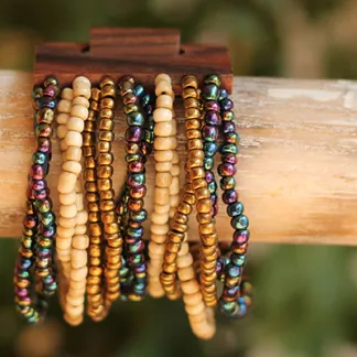 Náramek s dřevěnou přezkou, mix barev | PachaMama.cz