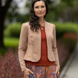 Maya – dámské sako s řaseným rukávem, béžová barva | PachaMama.cz
