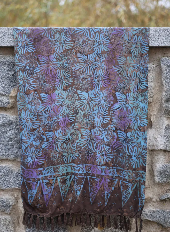 Sarong hnědý s velkými květy | PachaMama.cz