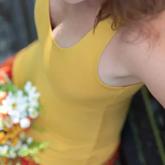 Tílko Lea s všitou braletkou, barva CHINESE YELLOW | PachaMama.cz