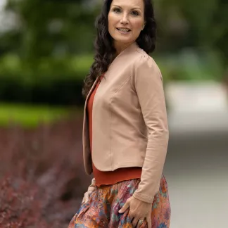 Maya – dámské sako s řaseným rukávem, béžová barva | PachaMama.cz