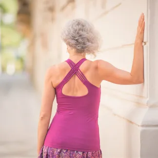 Tílko Lea s všitou braletkou, barva LAVA | PachaMama.cz