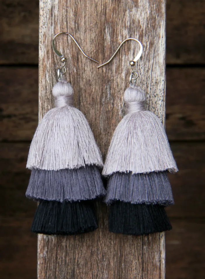 Střapcové náušnice, trojkombinace černá/ tmavě šedá/ světle šedá | PachaMama.cz