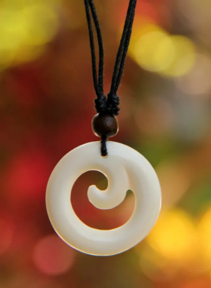 Kostěný přívěsek "Aloha"  | PachaMama.cz