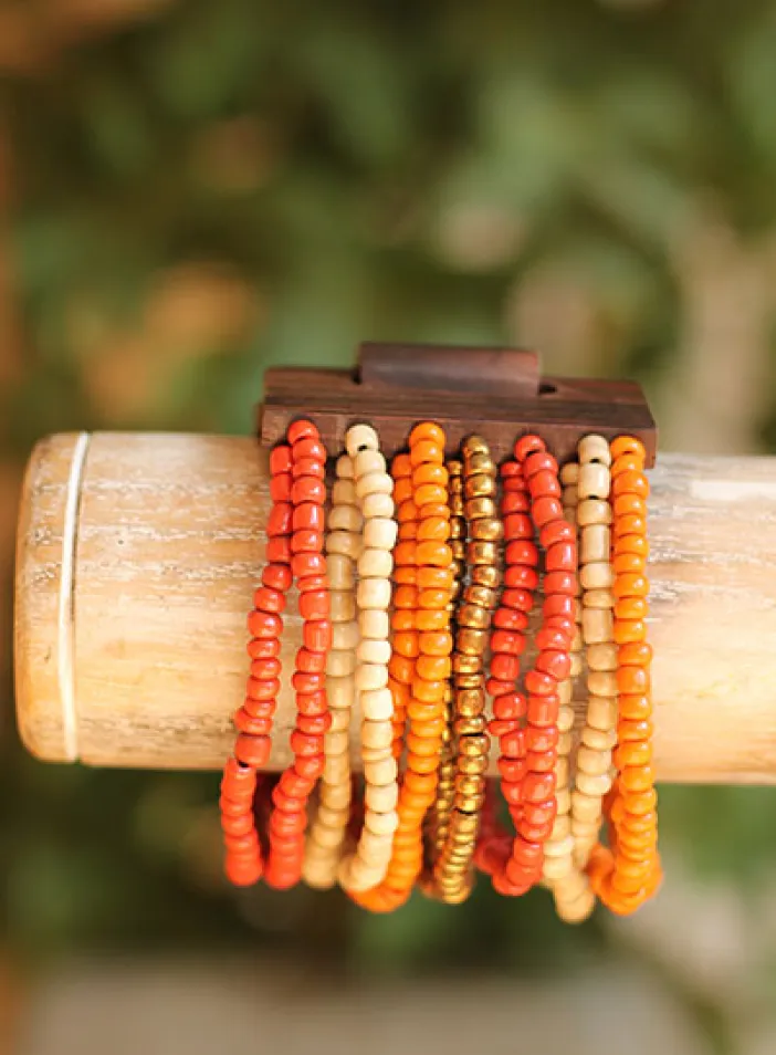 Náramek s dřevěnou přezkou, mix barev | PachaMama.cz