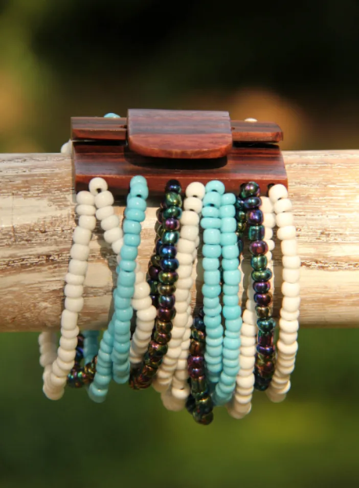 Náramek s dřevěnou přezkou  | PachaMama.cz