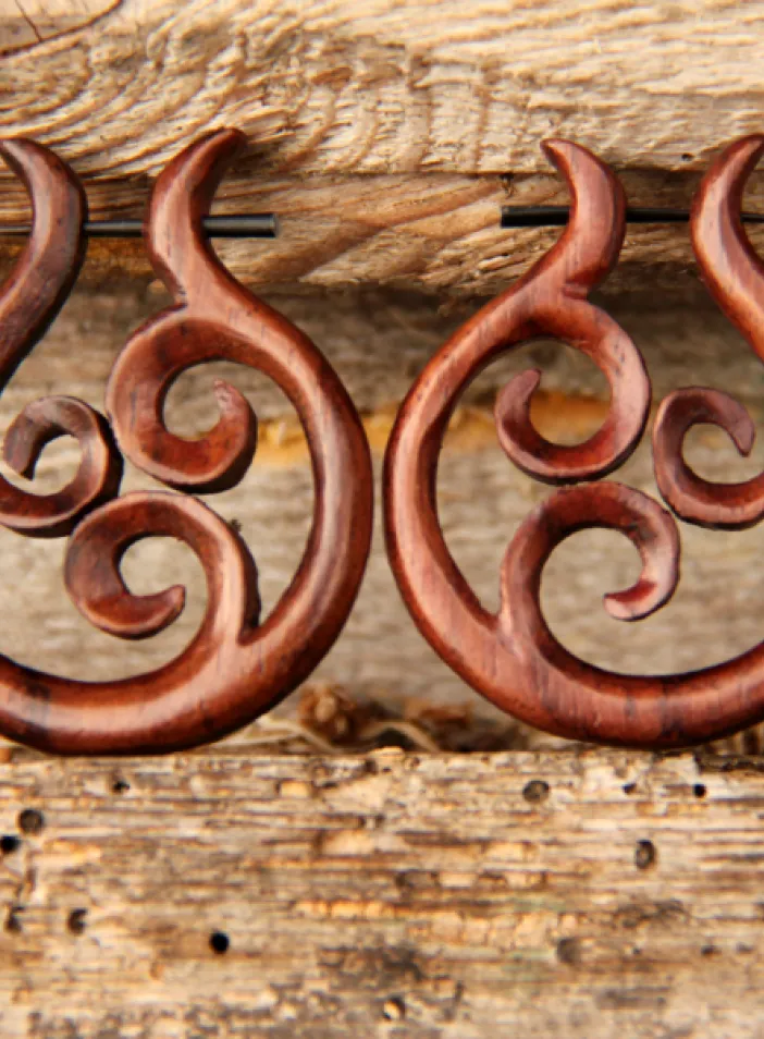 Dřevěné náušnice s tyčkou | PachaMama.cz