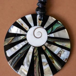 Perleťový náhrdelník s mušle shiva eye | PachaMama.cz