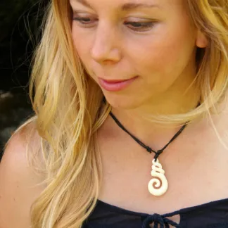 Kostěný přívěsek 