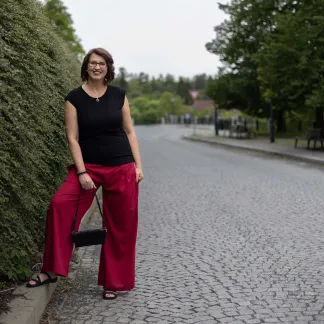 Triko Allure s výstřihem na zádech 