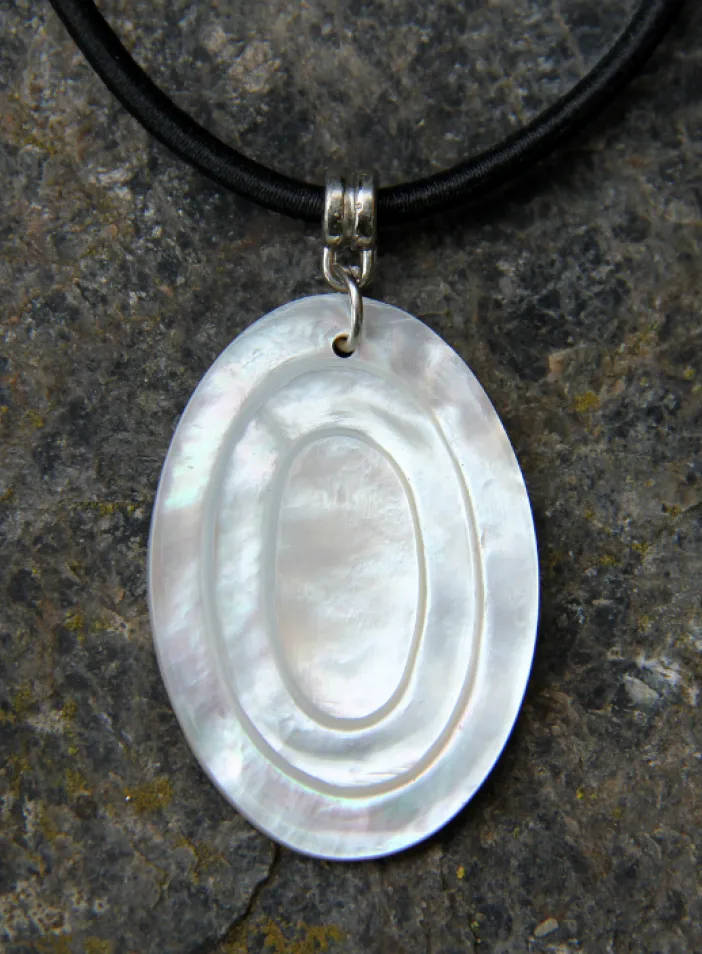 Náhrdelník s perleťovým příveskem  | PachaMama.cz