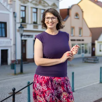 Triko Allure s výstřihem na zádech 