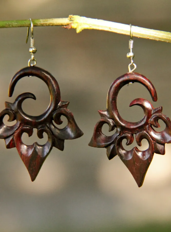 Dřevěné náušnice "Dark rose" | PachaMama.cz