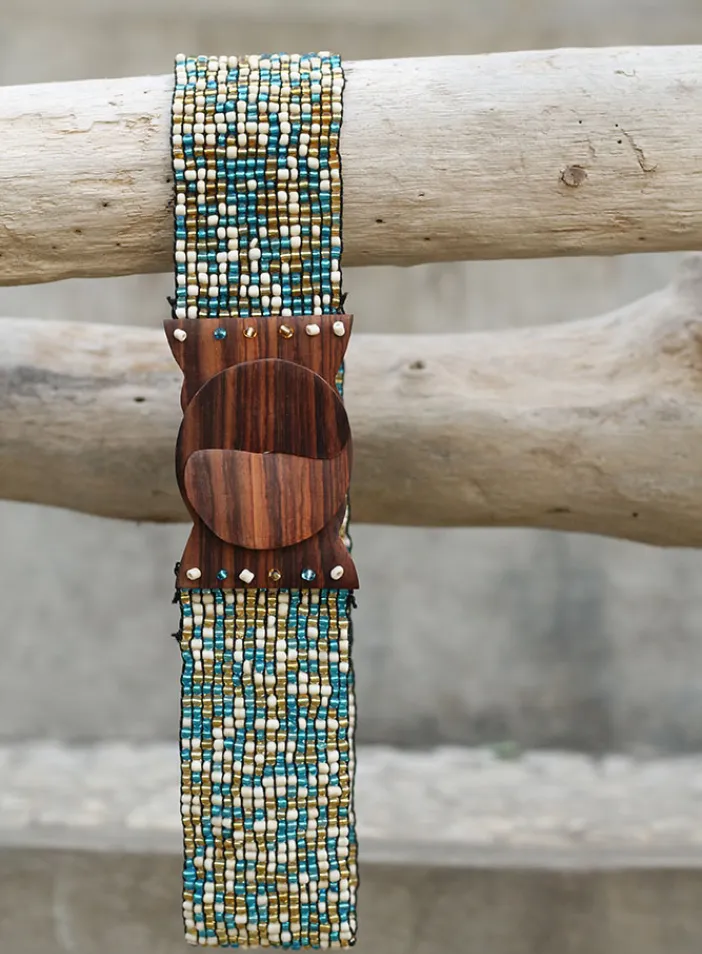 Korálkový opasek s dřevěnou přezkou | PachaMama.cz