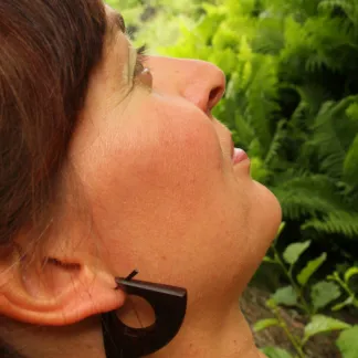 Dřevěné náušnice s tyčkou  | PachaMama.cz