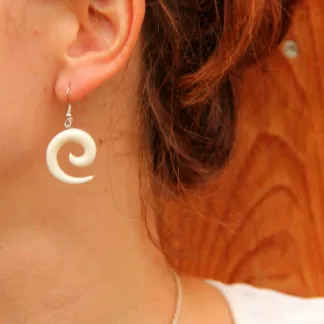 Kostěné náušnice 