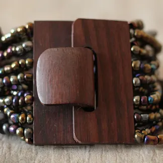 Náramek s dřevěnou přezkou, tmavá paua | PachaMama.cz