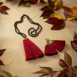 Luxusní set s lávovými korálky, střapcové náušnice a náhrdelník | PachaMama.cz