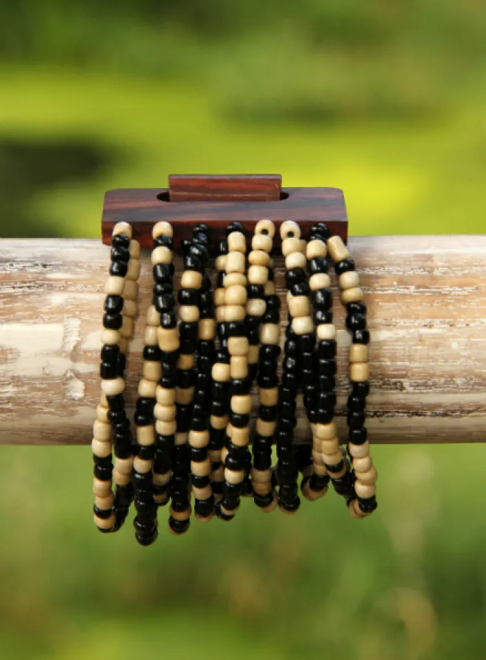 Náramek s dřevěnou přezkou  | PachaMama.cz