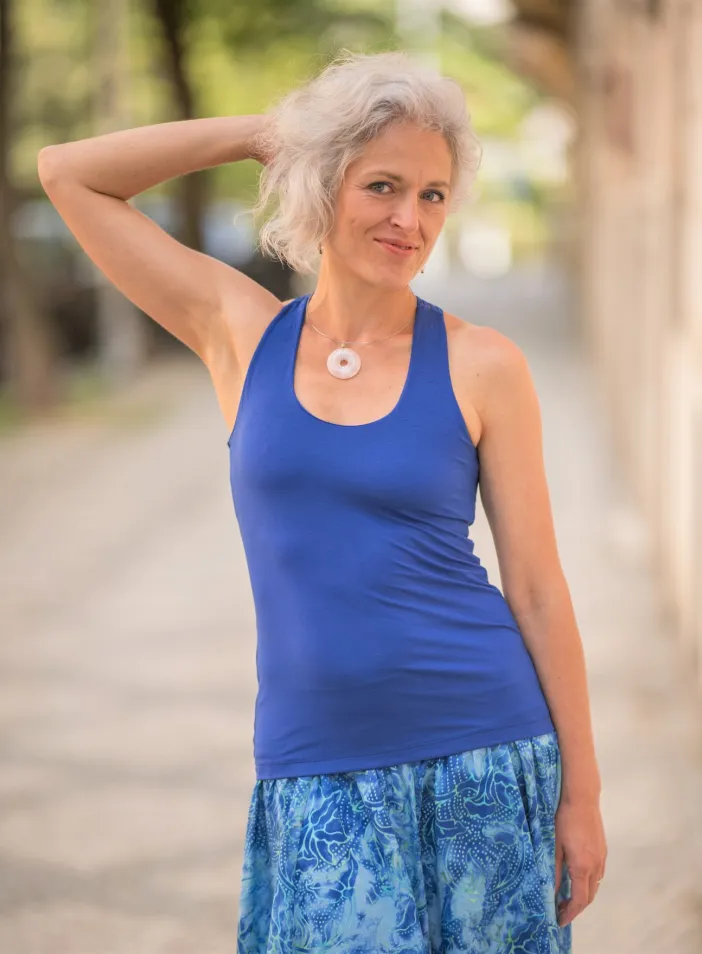 Tílko Lea s všitou braletkou, barva DEEP BLUE | PachaMama.cz