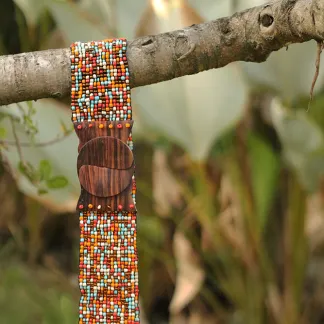 Korálkový opasek s dřevěnou přezkou | PachaMama.cz