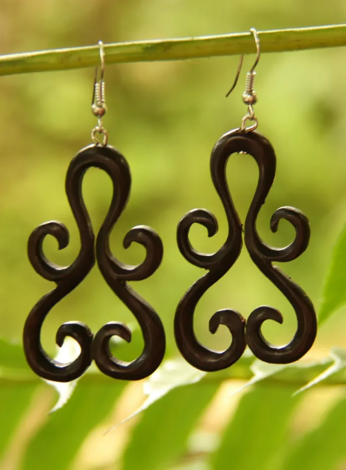 Dřevěné náušnice " Kudrlinky tmavé" | PachaMama.cz