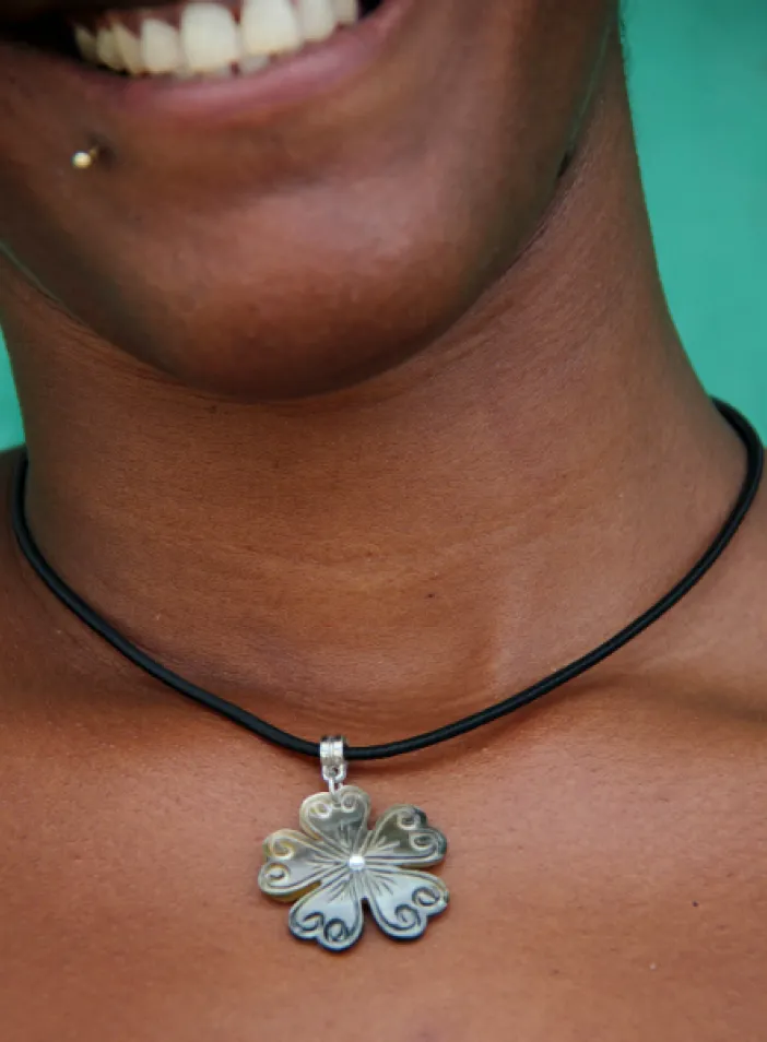 Náhrdelník s perleťovým příveskem       | PachaMama.cz