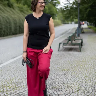 Triko Allure s výstřihem na zádech 