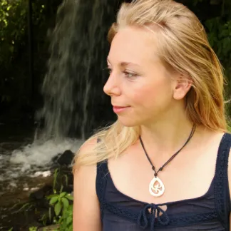 Kostěný přívěsek 