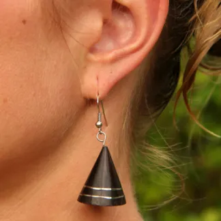 Dřevěné náušnice s kovovou aplikací | PachaMama.cz