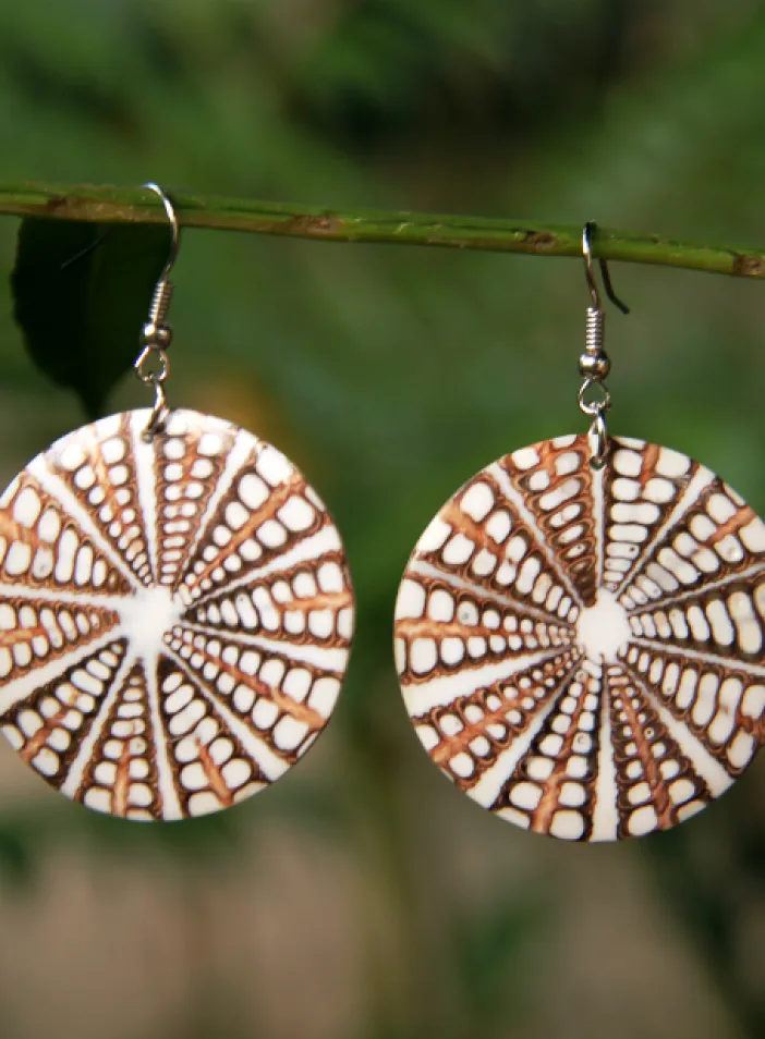 Náušnice z mušloviny, bílé | PachaMama.cz