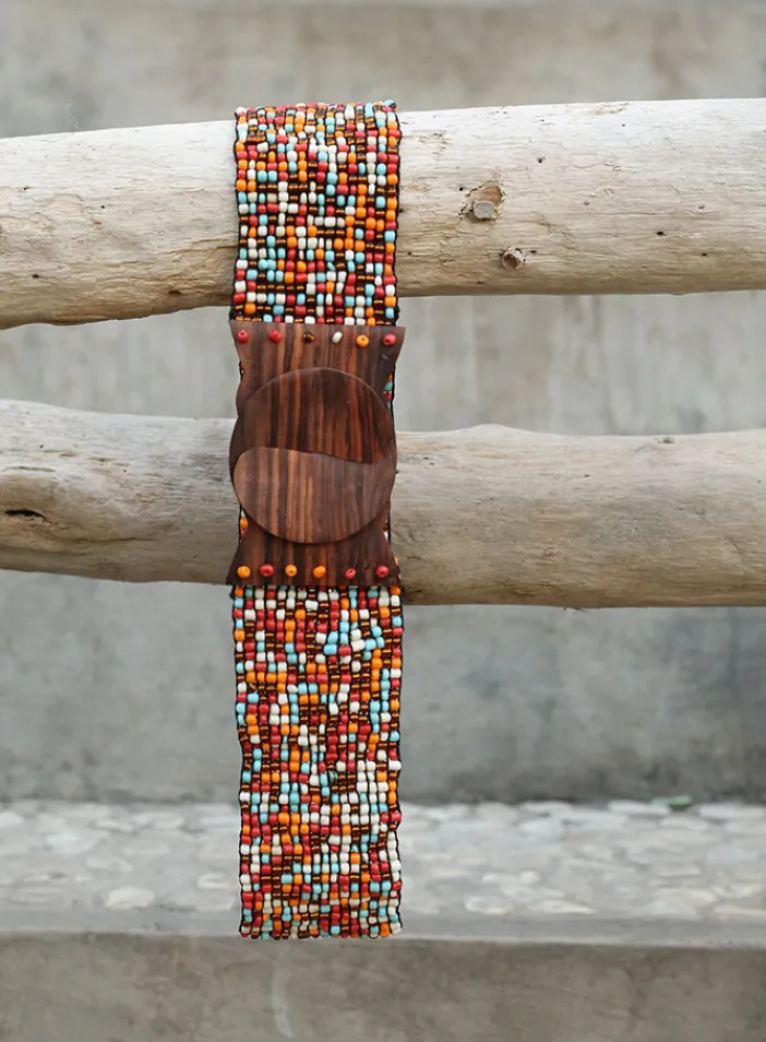 Korálkový opasek s dřevěnou přezkou | PachaMama.cz