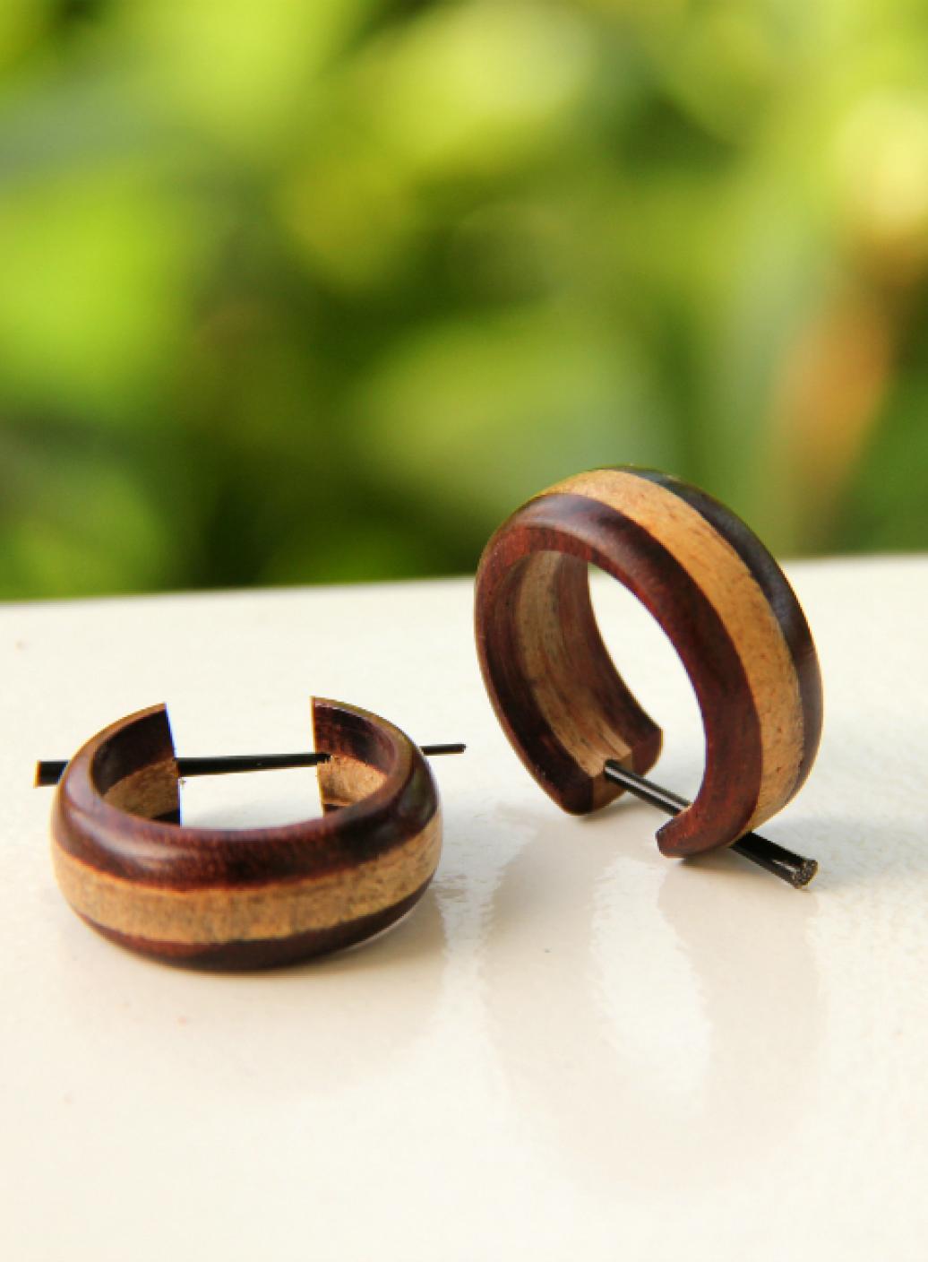 Dřevěné náušnice s tyčkou, 2,3 cm | PachaMama.cz