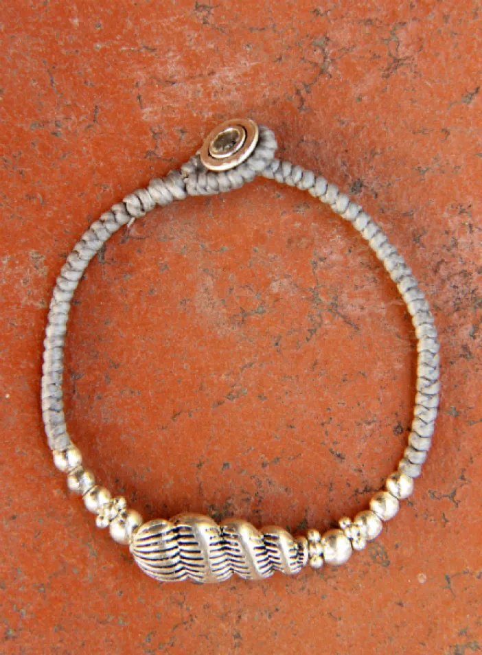 Náramek s kovovými korálky | PachaMama.cz