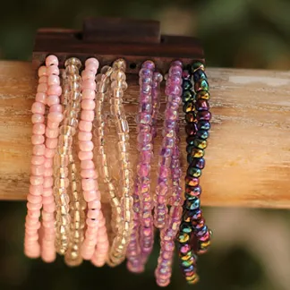 Náramek s dřevěnou přezkou, mix barev | PachaMama.cz