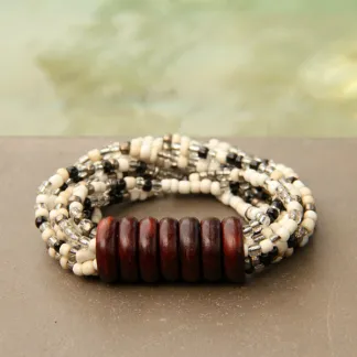 Korálkový náramek s dřevěnými kroužky | PachaMama.cz